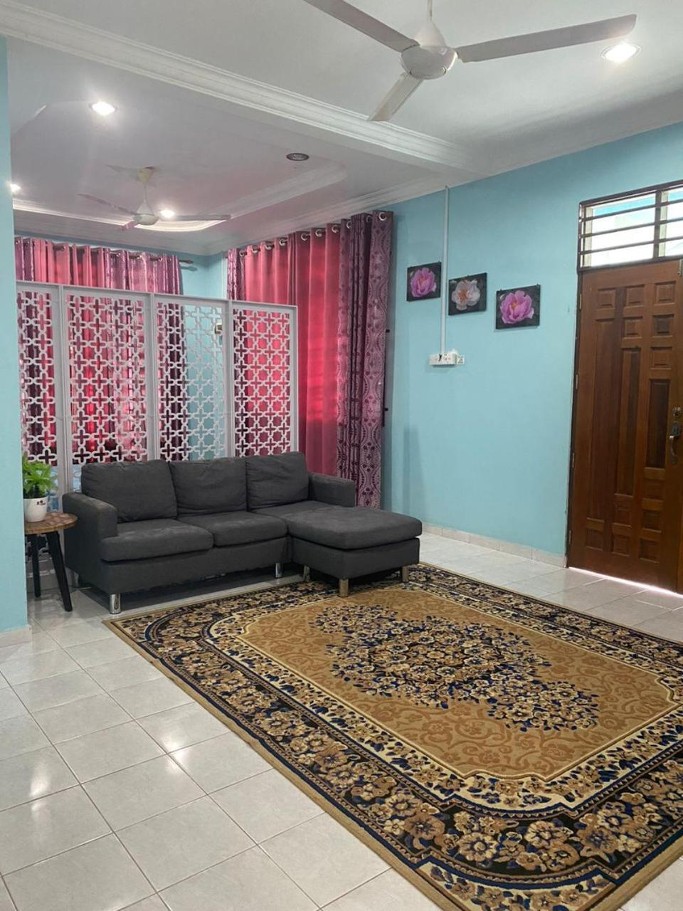 Seri Idaman Guest House Pasir Mas エクステリア 写真