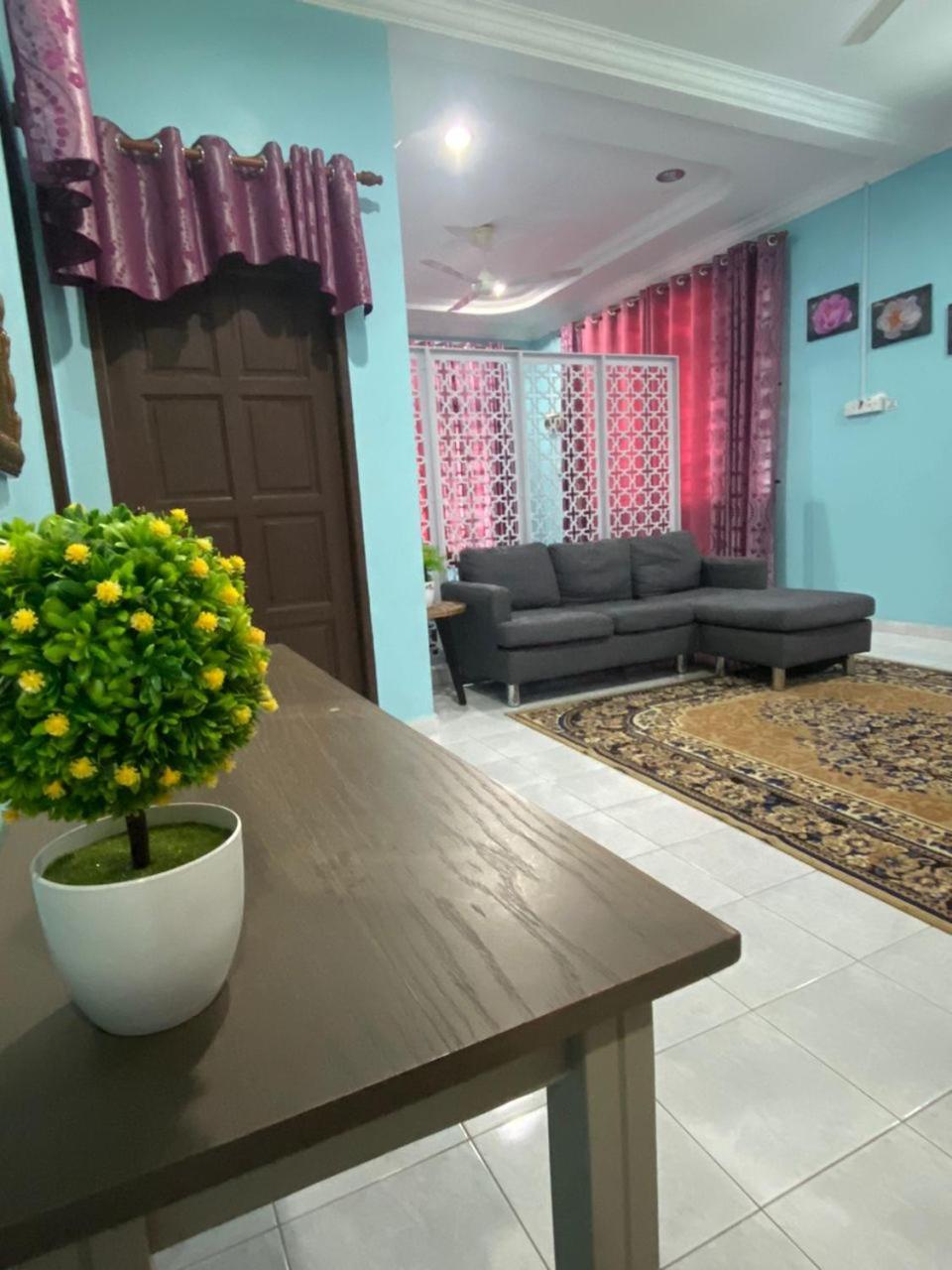 Seri Idaman Guest House Pasir Mas エクステリア 写真